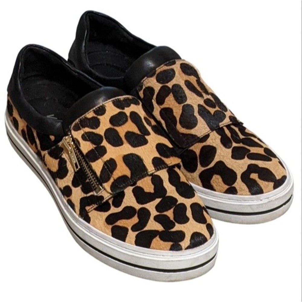 Vaneli Sport calf hair leopard print fashion sneaker size zipper slip on size 8M